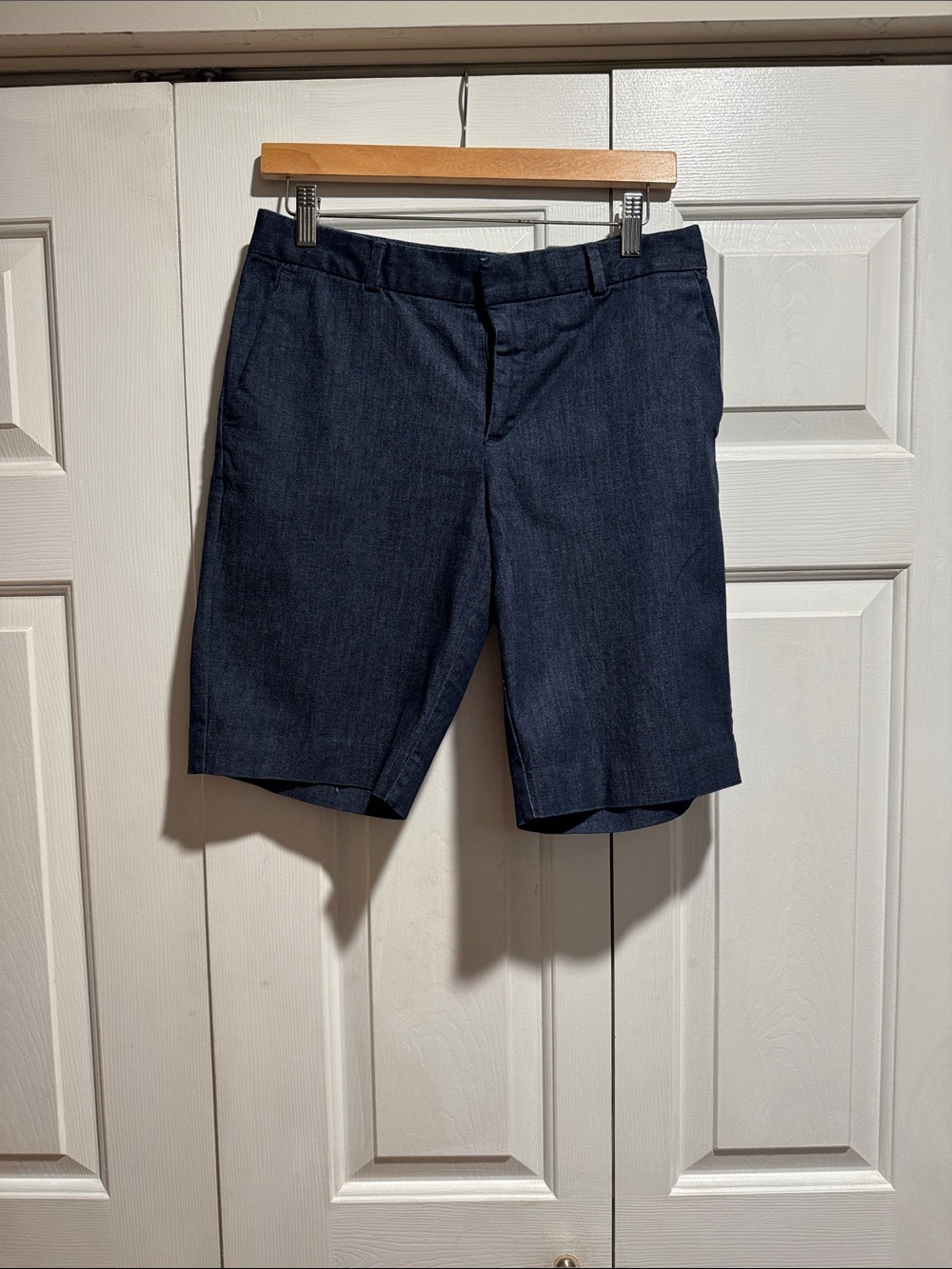 Banana Republic Womens chambray Tailored Flat Front shorts